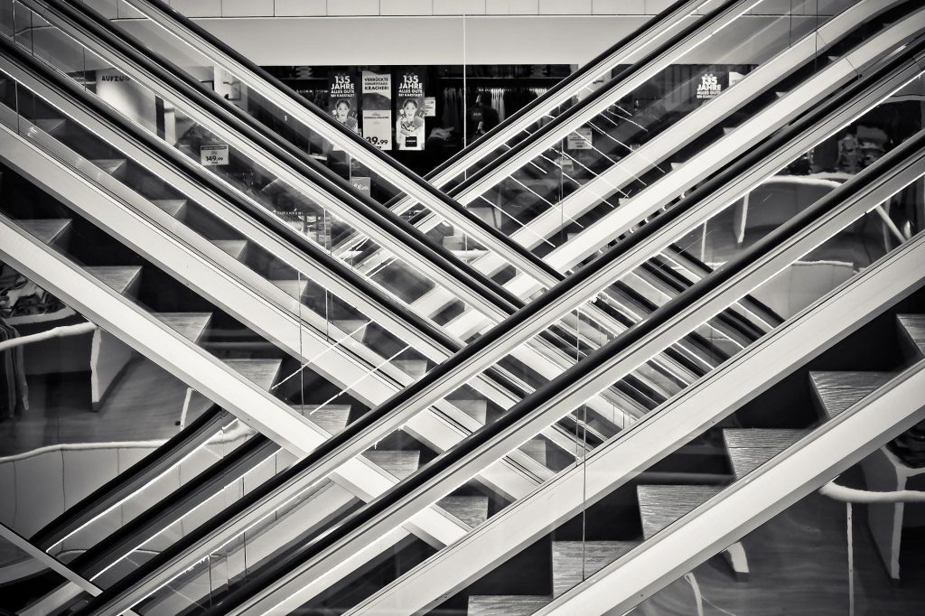 department-store-g4d914cb3a_1920